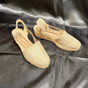 Sesto Wedge Sandal - size 7 - gold shimmer - Brand New